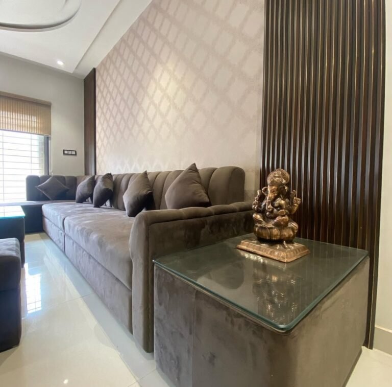 This images shows a beautiful drawing room, fully furnished.